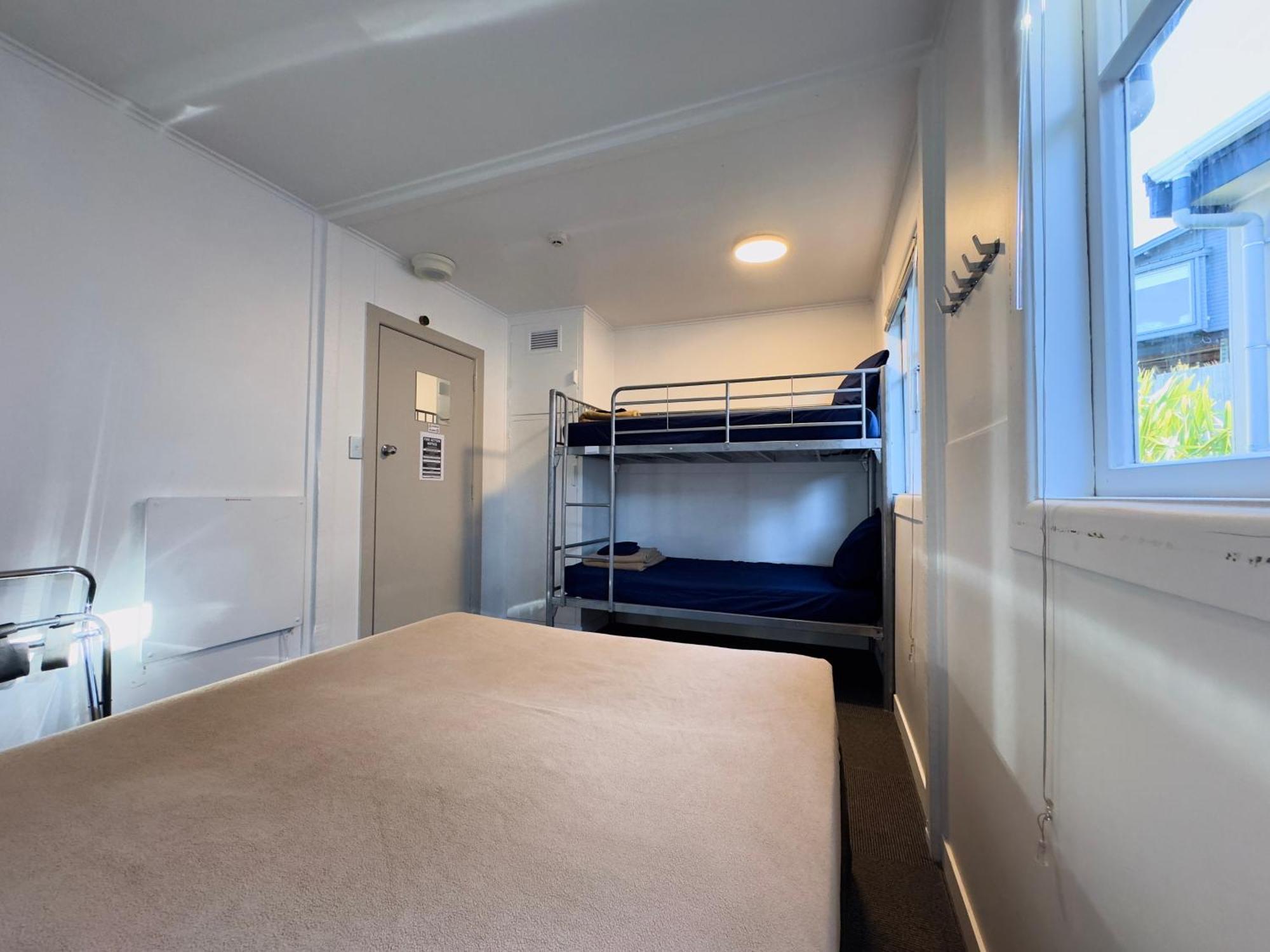 Waiheke Backpackers Hostel Onetangi Экстерьер фото