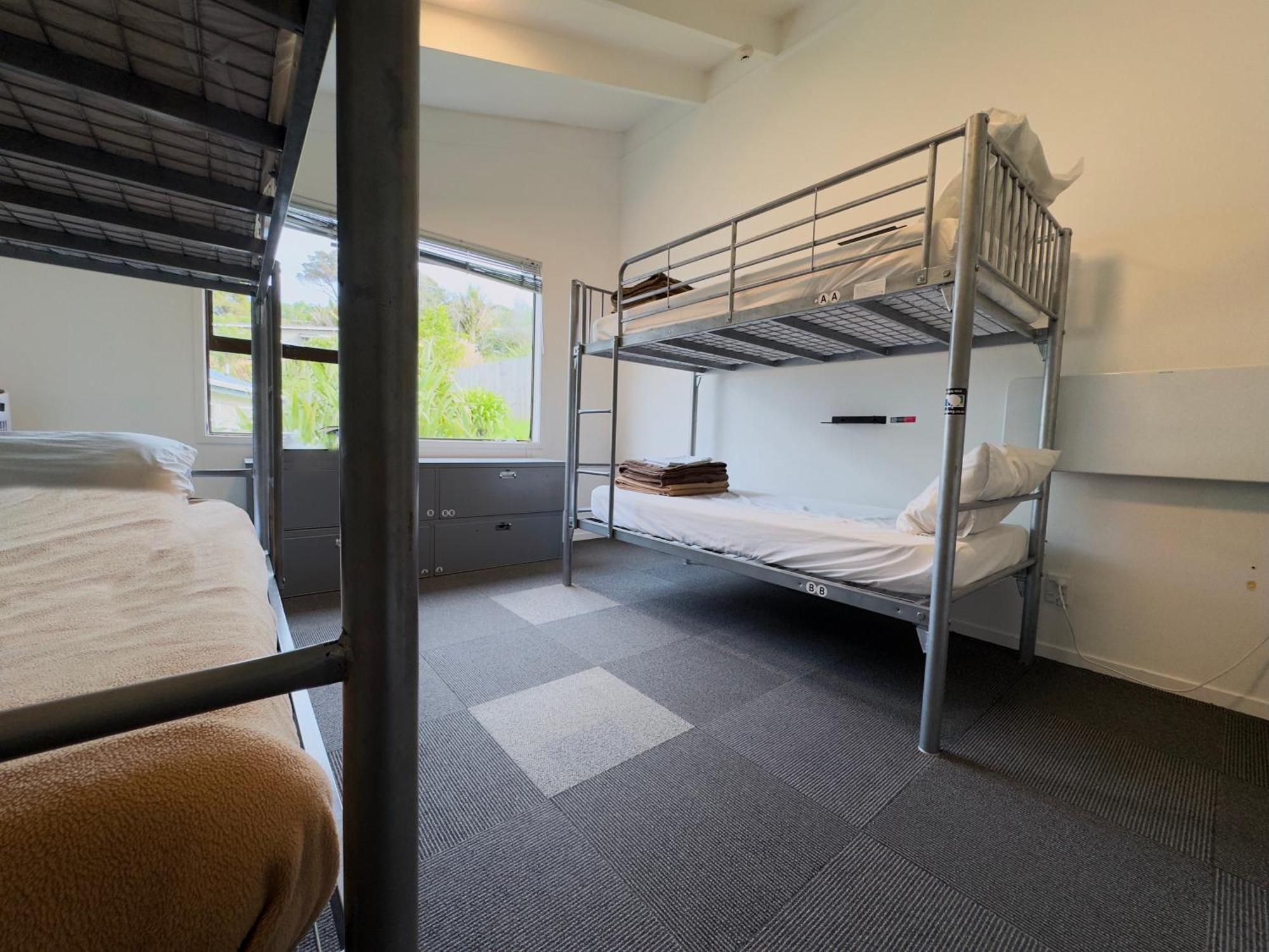 Waiheke Backpackers Hostel Onetangi Экстерьер фото